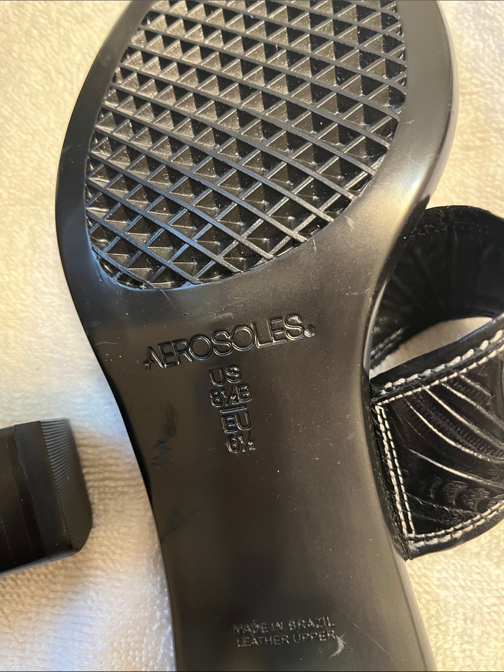 AEROSOLES Black Toe-Loop Slide Sandals with Embossed Strap 8.5 B - Picture 5 of 5